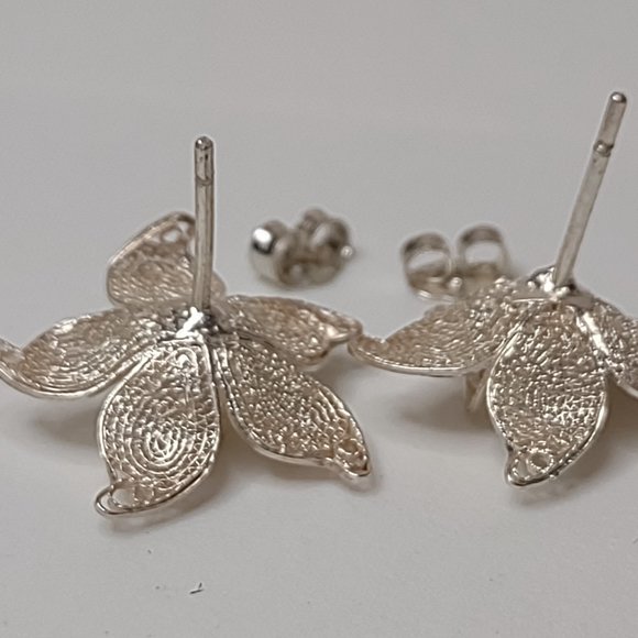 Lightweight Metal Mesh Filigree Flower Earrings - Picture 13 of 14